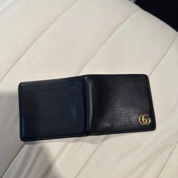 GUCCI Black GG Marmont Bifold Wallet - Picture 2 of 3